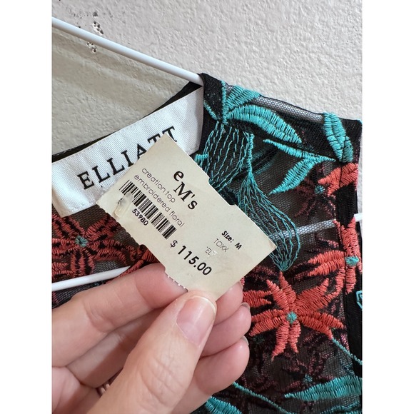 ELLIATT Black Embroidered Floral Sheer Mesh Sleeveless Top Size M NEW - Picture 2 of 7